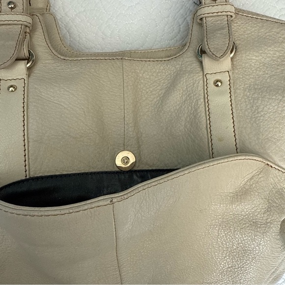 Maxx New York Cream Shoulder Bag - Picture 11 of 13